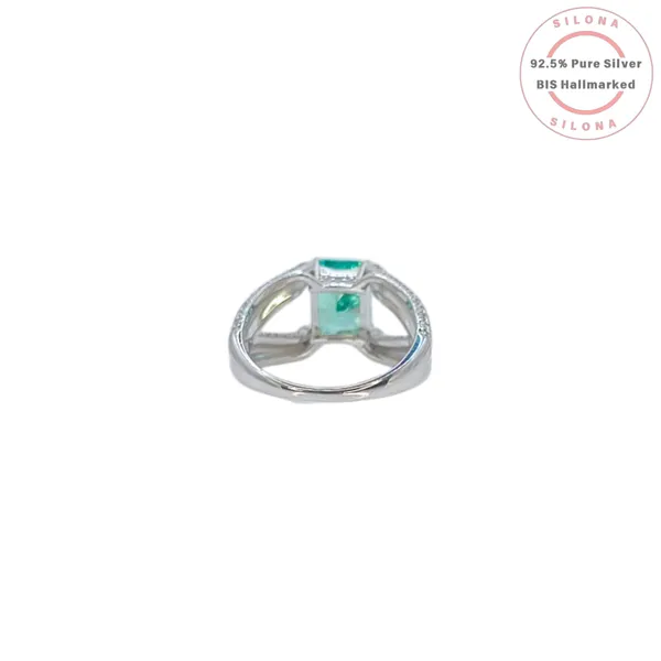 Statement_Emerald_Hued_Pav_Ring