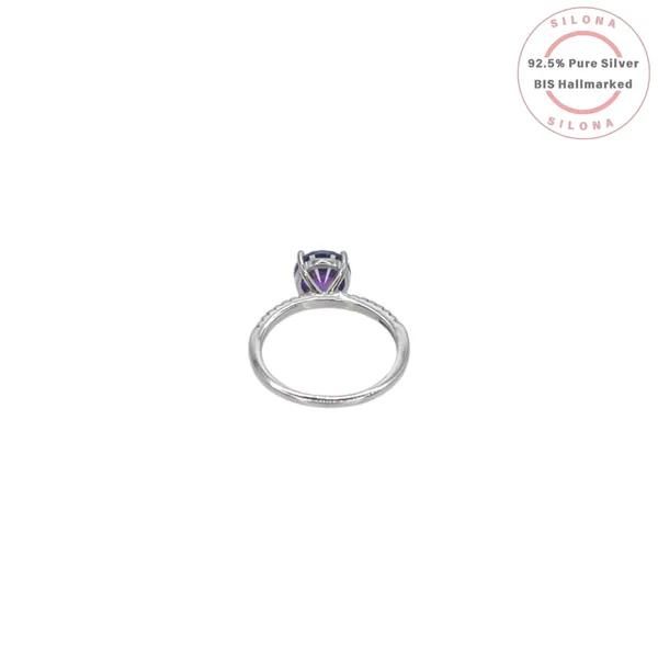 Regal_Amethyst_Hue_Solitaire_Ring