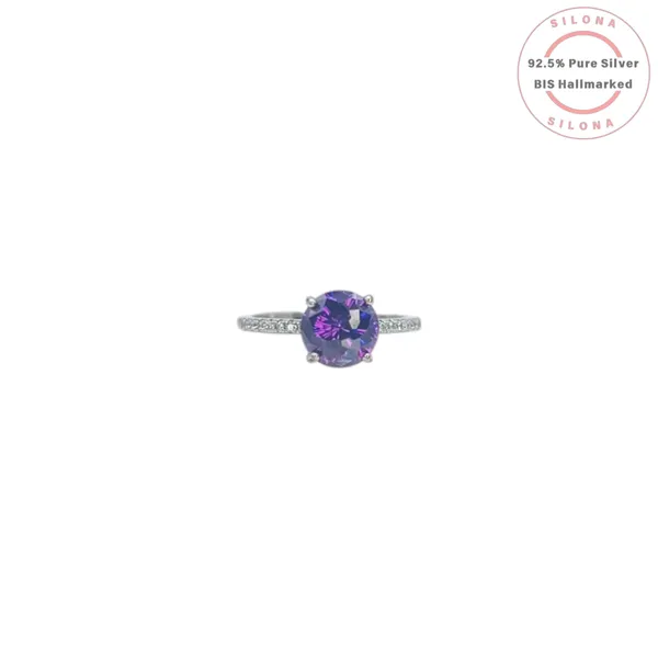 Regal_Amethyst_Hue_Solitaire_Ring