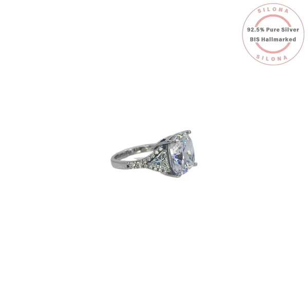 Classic_Cushion_Cut_Trilogy_Ring_Clear