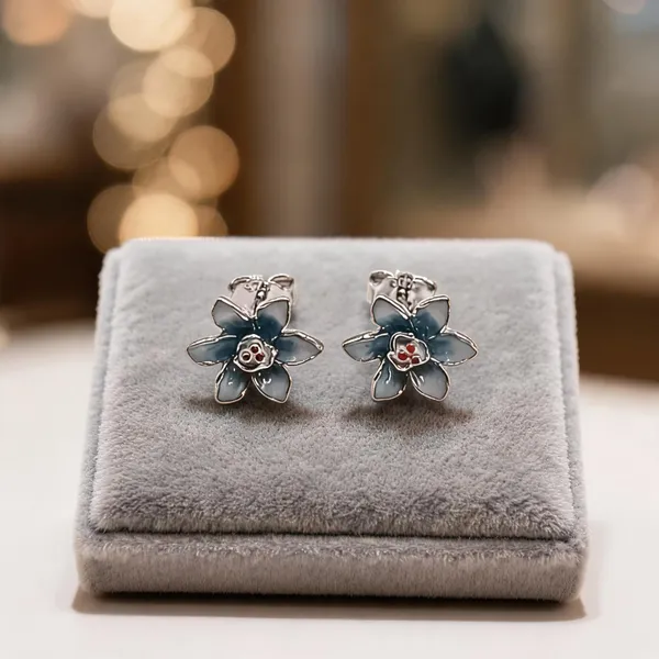 Dusky_Blue_Daffodil_Studs