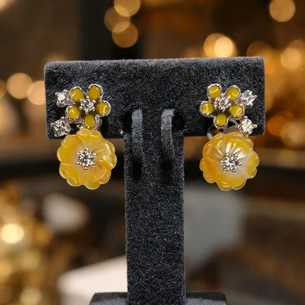 Vibrant_Carved_Floral_Cluster_Earrings