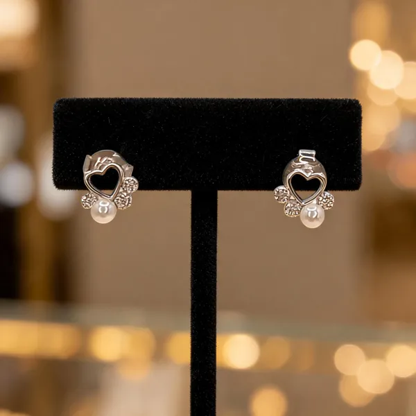 Petite_Heart_Pearl_Stud_Earrings
