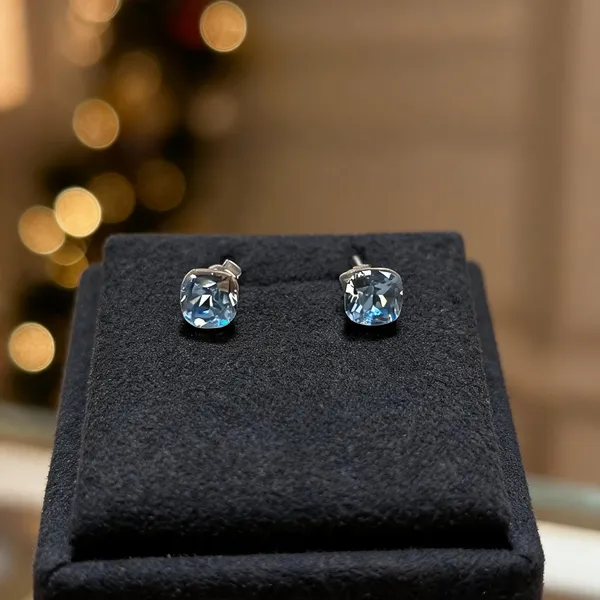 Classic_Aquamarine_Hue_Solitaire_Studs