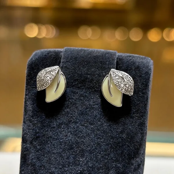 Pav_Enamel_Leaf_Stud_Earrings