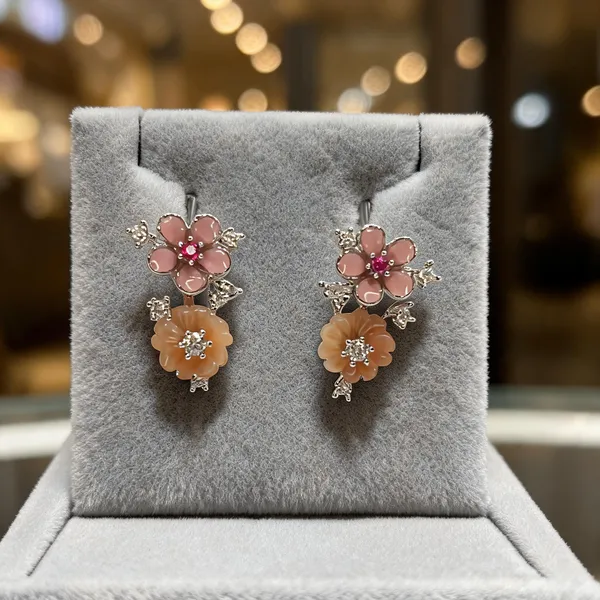 Carved_Bicolor_Flower_Studs