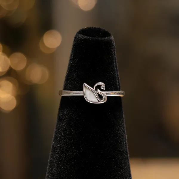 Elegant_Swan_Mother_Of_Pearl_Ring