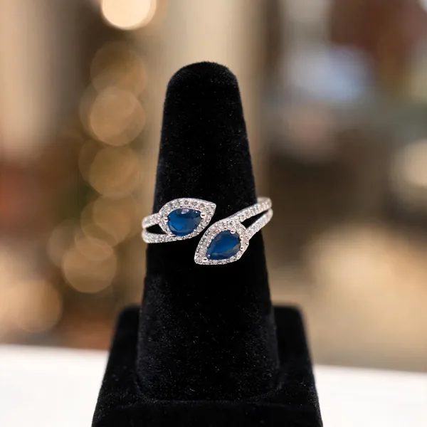 Crossover_Sapphire_Hue_Pear_Ring