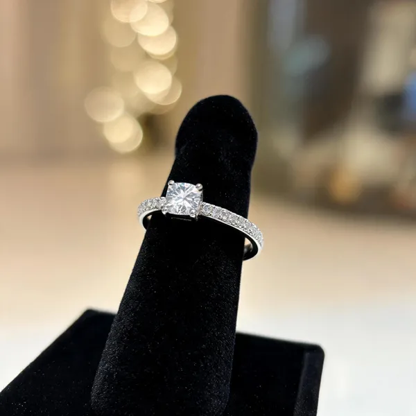 Classic_Solitaire_Pav_Ring