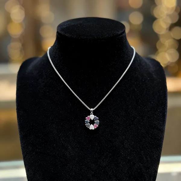 Chromatic_Heart_Wreath_Silver_Necklace