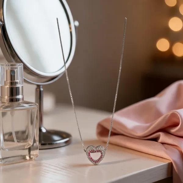 Sparkling_Ruby_Hued_Heart_Necklace