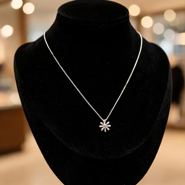 Minimalist_Daisy_Pendant_Necklace