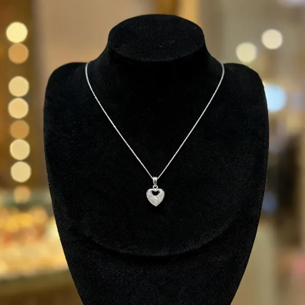Modern_Cubic_Zirconia_Heart_Necklace