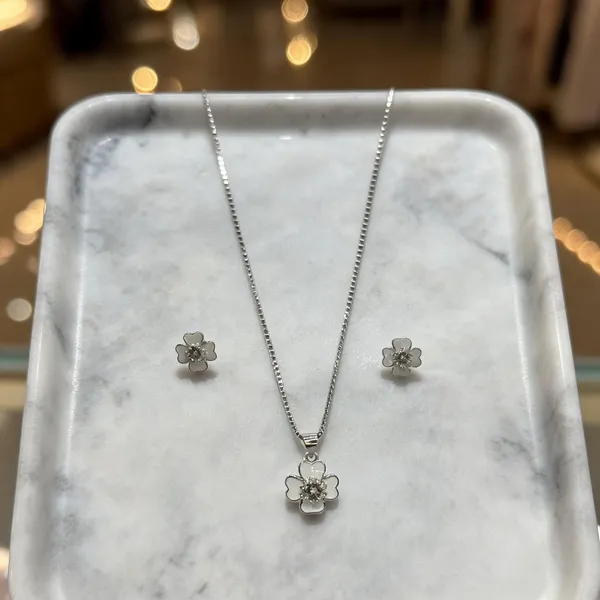 Dainty_Enamel_Clover_Necklace_Set