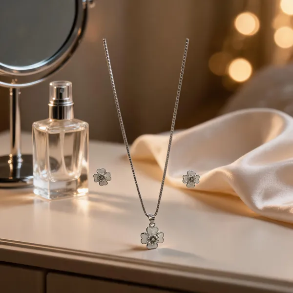 Dainty_Enamel_Clover_Necklace_Set