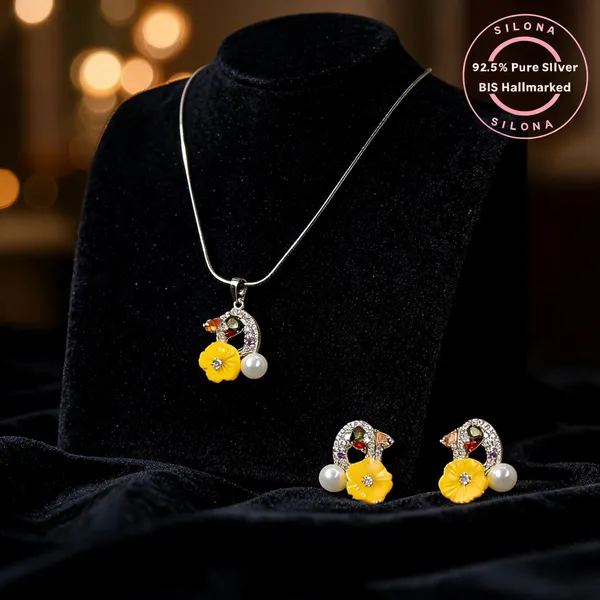 Enamel_Floral_Pearl_Necklace_Set