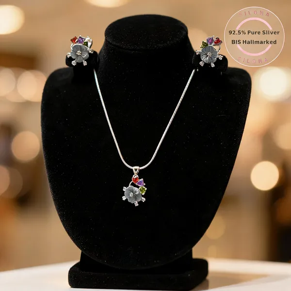 Artisanal_Floral_Bouquet_Necklace_Set