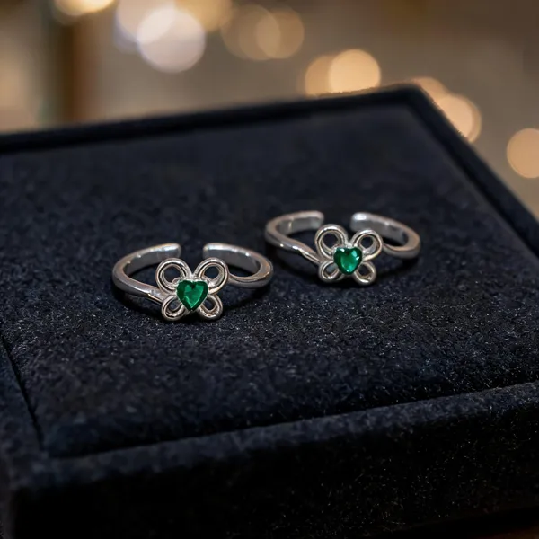 Dainty_Clover_Heart_Toe_Ring