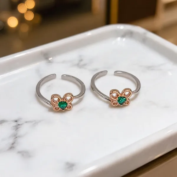 Dual_Tone_Emerald_Heart_Clover_Toe_Ring