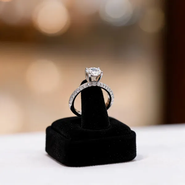 Brilliant_Dewdrop_Solitaire_Ring