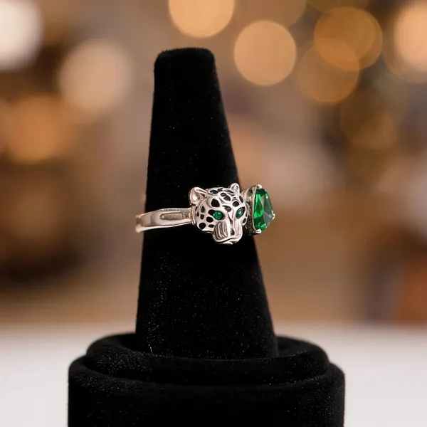 Statement_Panther_Heart_Green_Ring
