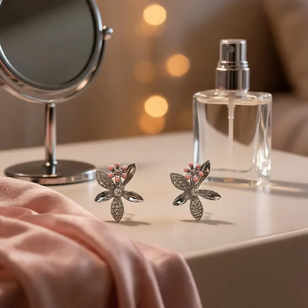 Sparkling_Floral_Pearl_Stud_Earrings_Silver