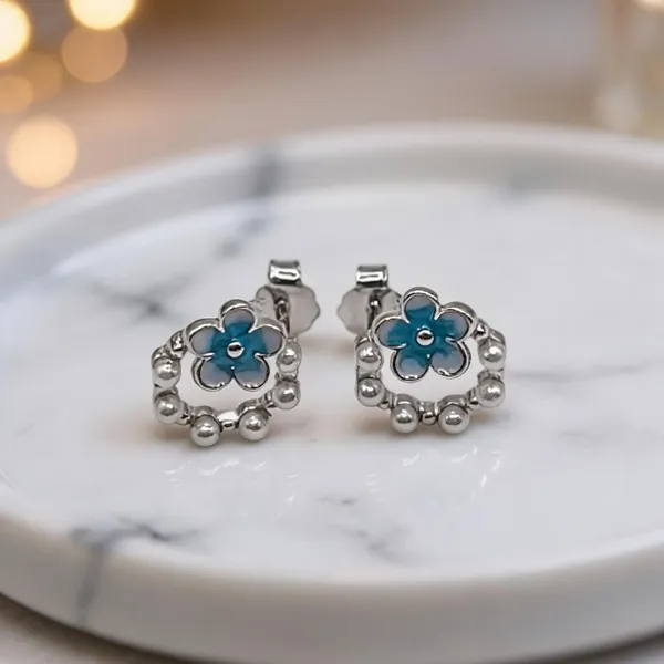 Dainty_Flower_Pearl_Stud_Earrings_Blue
