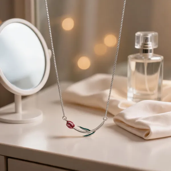 Silver_Curved_Enamel_Tulip_Stem_Necklace