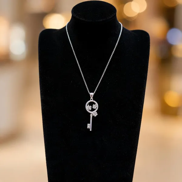 Floral_Key_To_Dreams_Silver_Pendant_Necklace