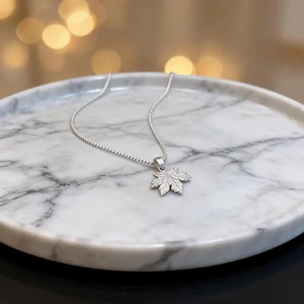 Intricate_Maple_Leaf_Silver_Pendant_Necklace