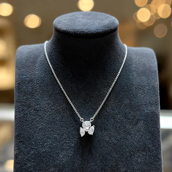 Sparkling_Cz_Stone_Cluster_Silver_Pendant_Necklace