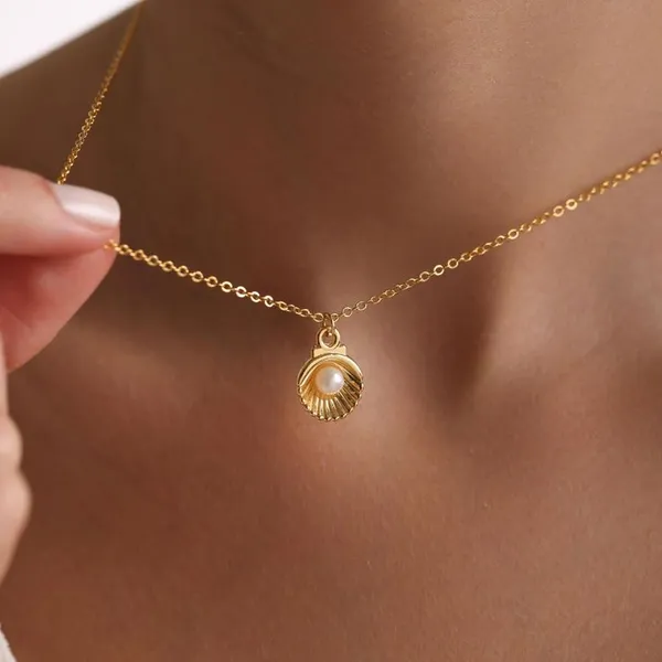 Kapri__Pendant__gold_Stainless_steel