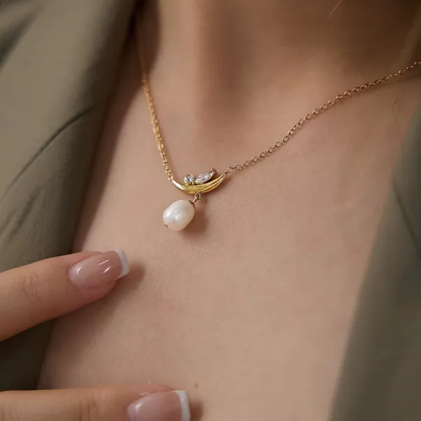 Pearl_Crescent_Necklace__Necklace_gold_Stainless_steel