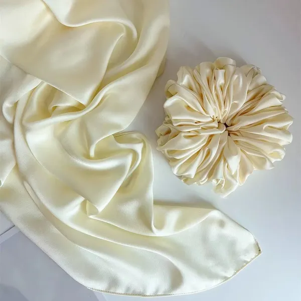 Silk_Jumbo_Scrunchie_Beige_Scrunchie__Beige_silk