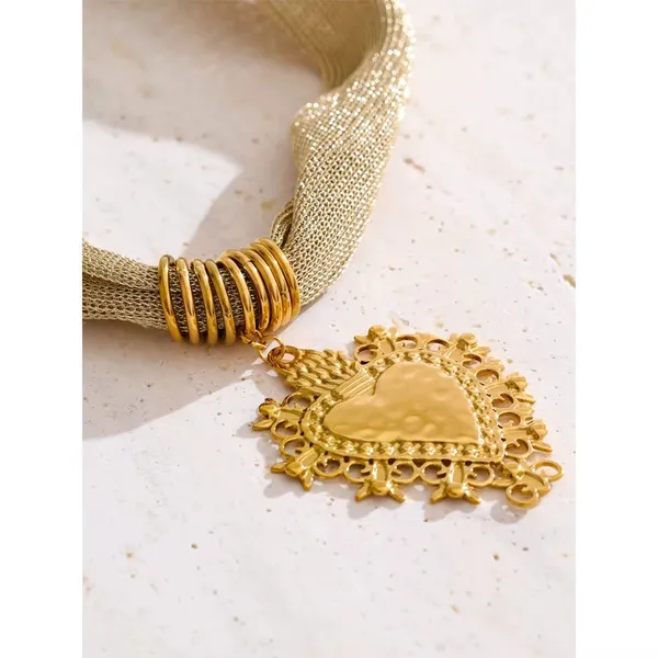 Golden_Heart_Medallion_Necklace__Necklace_gold_Stainless_steel