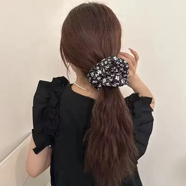 Midnight_Scrunchie__Scrunchie__black_silk