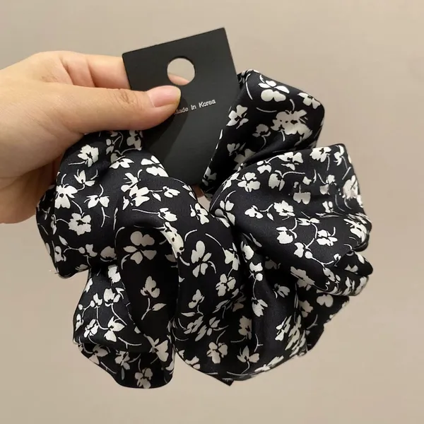 Midnight_Scrunchie__Scrunchie__black_silk