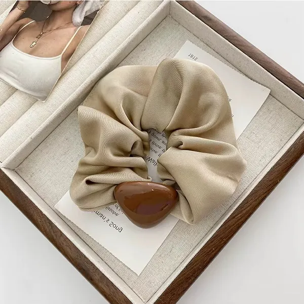 Luna_Scrunchie_Beige_Scrunchie__Beige_silk