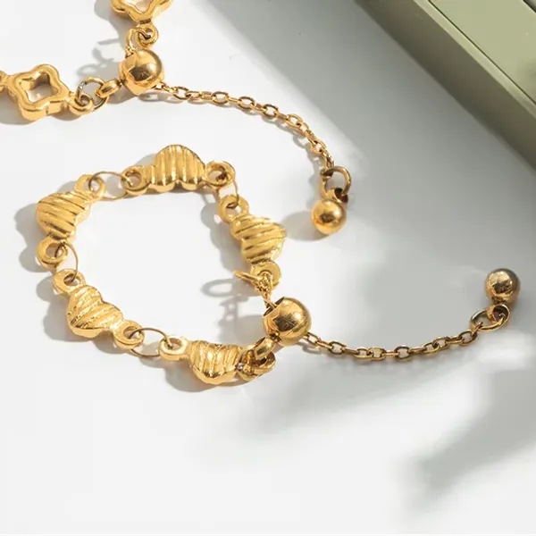 Linear_Heart_Ring__Ring_gold_Stainless_steel