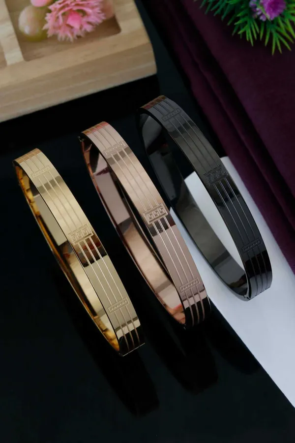 Shiny_Line_Bracelet_For_Men_7_Inch_Gold_Bracelet__Black_gold_Stainless_steel