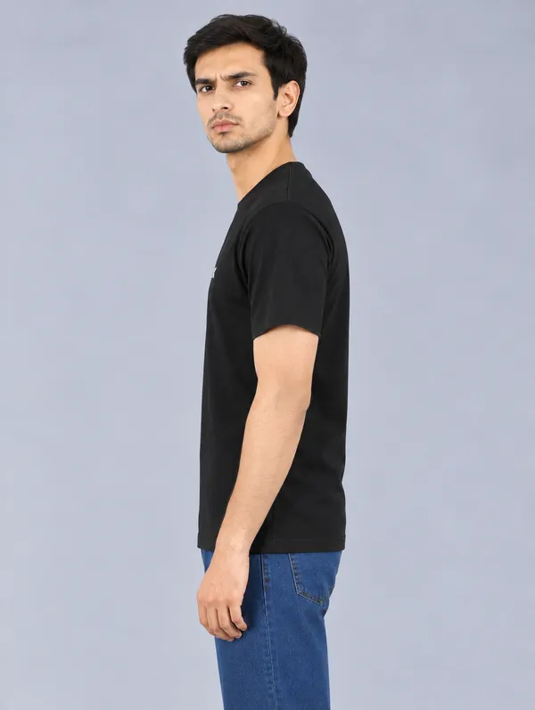 Black_Regular_Fit_Crew_Neck_T_Shirt_For_Men