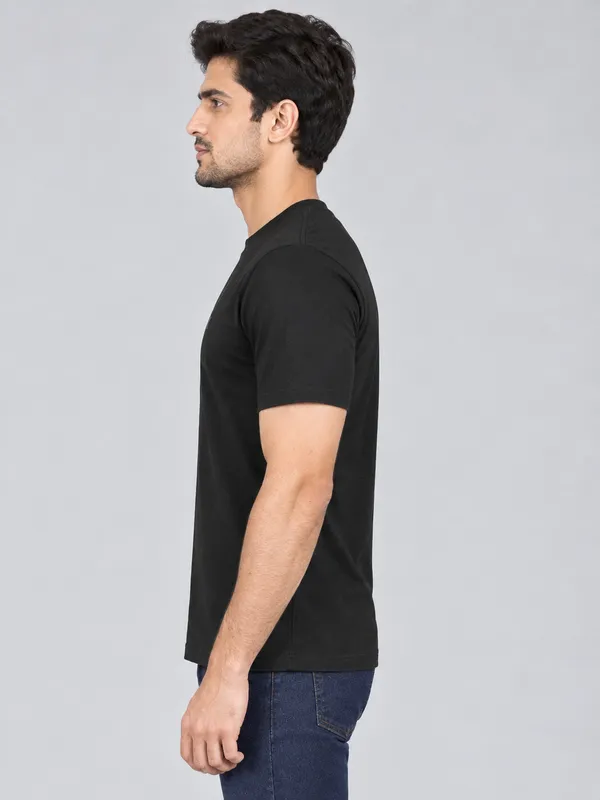 Black_Crew_Neck_T_Shirt_For_Men