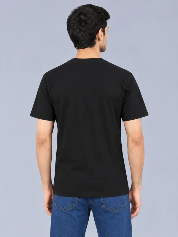 Black_Regular_Fit_Crew_Neck_T_Shirt_For_Men