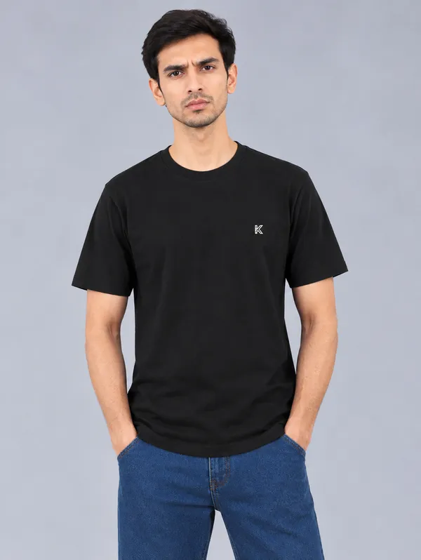 Black_Regular_Fit_Crew_Neck_T_Shirt_For_Men