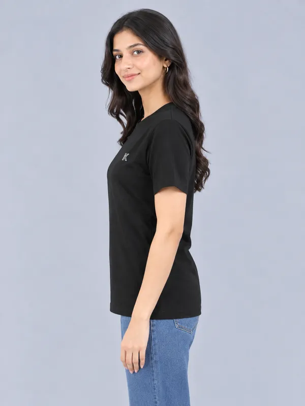 Black_Solid_Regular_Fit_T_Shirt_For_Women