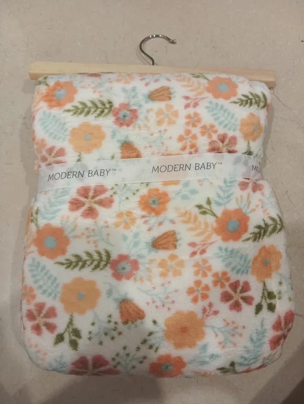Modern_Baby_Floral_Print_Baby_Blanket