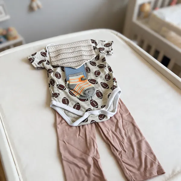 Multicolor_Football_Print_Bodysuit_Set_for_Babies