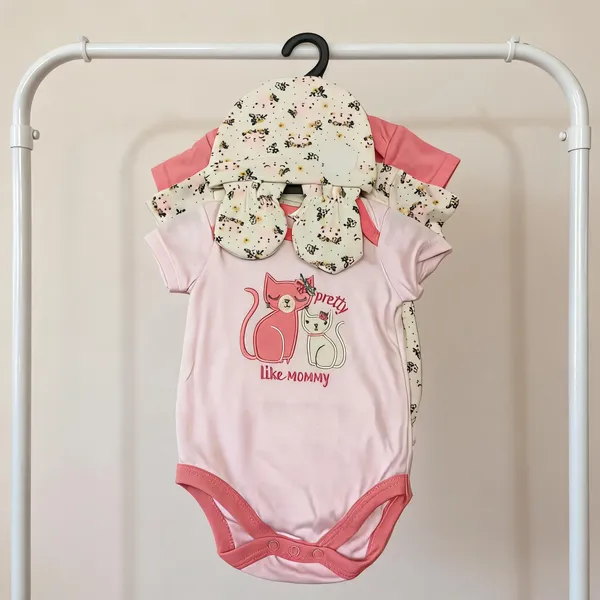 Pink_Printed_Short_Sleeve_Baby_Bodysuit_Set_for_Girls