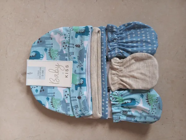 Blue_Printed_Baby_Cap_Mittens_And_Booties_Set_for_Infants