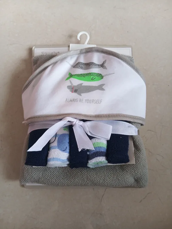 White_Polyester_Hooded_Baby_Bath_Set_for_Infants